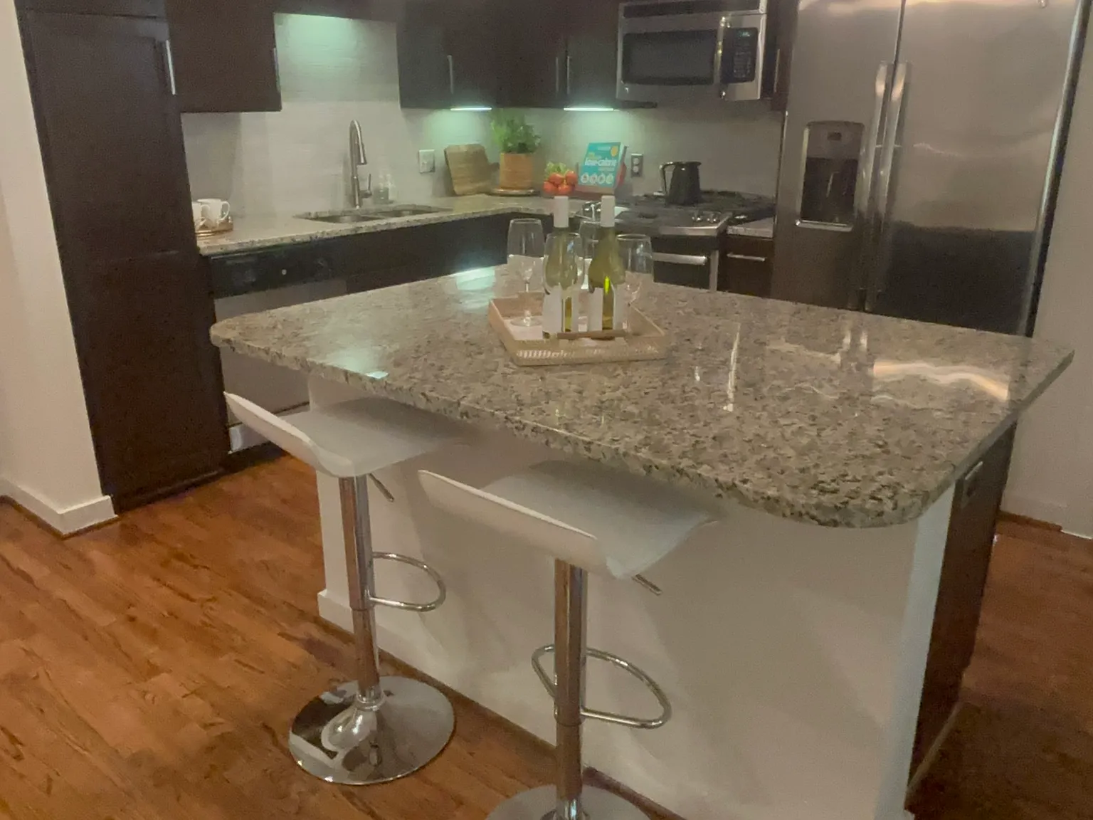 1 bed, 1.0 bath, 1100 sqft, $1,600 — Photo 3
