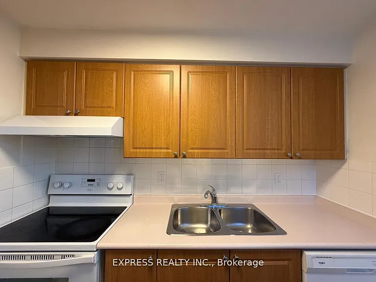 39 Pemberton Ave #Penthouse 05 — Photo 6