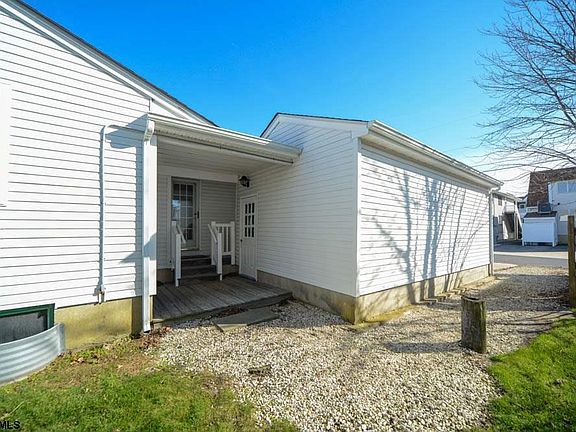 4th image of 3209 Simpson Ave