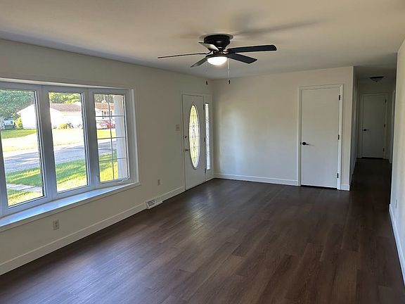 4th image of 207 Cedar Ave