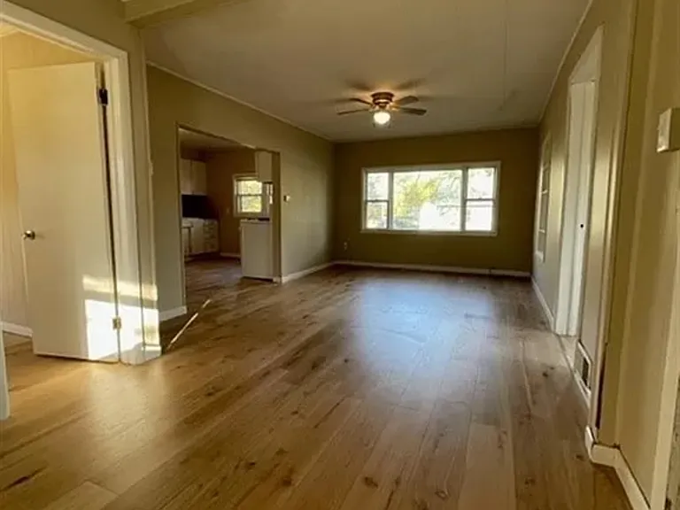 602 W Orchard St — Photo 3