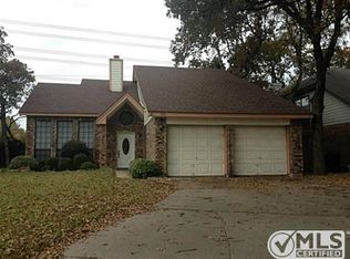501 Holliday Ln, Euless, TX 76039