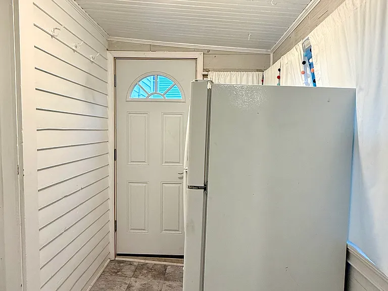 110 Florence Ct — Photo 5