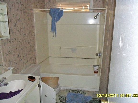 5th image of 211 Holman St