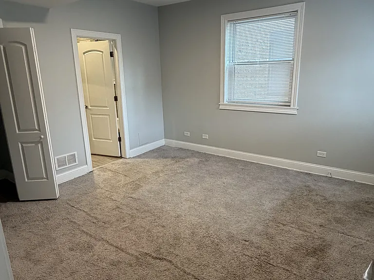 4933 S Prairie Ave #1 — Photo 9