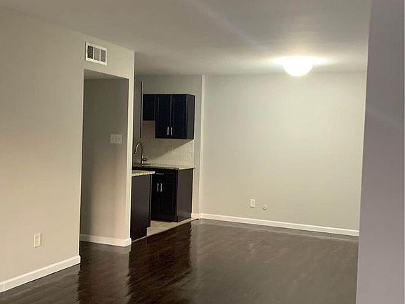 4th image of 551 S Clay Ave #568