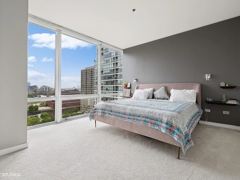 653 N Kingsbury St #1401 — Photo 11