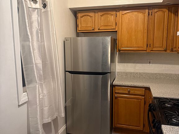 5th image of 8 Verrill St Floor 1
