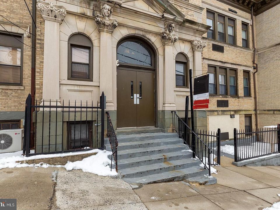 2nd image of 171 Grape St APT 305