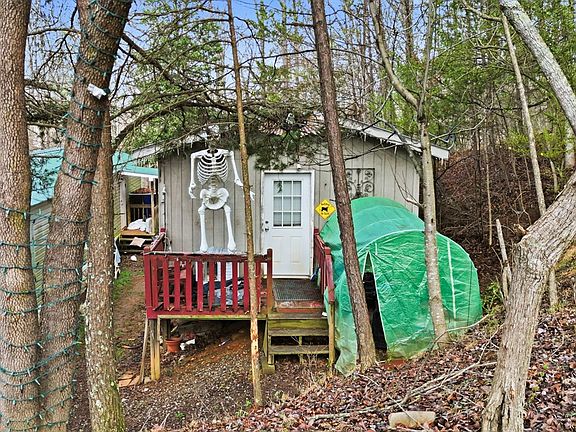 3rd image of 1344 Brookhaven Ln