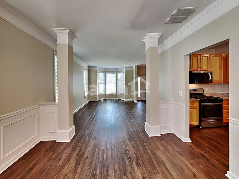 2923 Villa Lake Dr — Photo 4