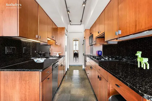 Sold by Sotheby's International Realty | media 47