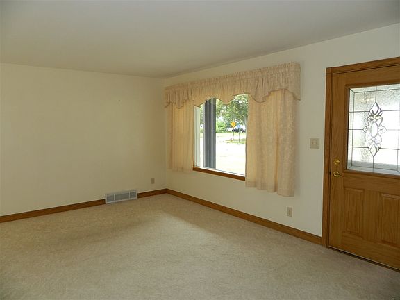 4th image of 805 N 10th Ave