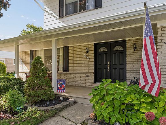 2nd image of 35299 Rhoades Dr
