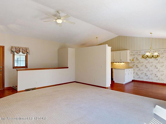 4th image of 3714 Black Creek Dr