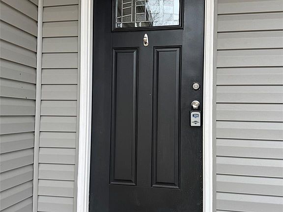 2nd image of 805 Brookmont Ave