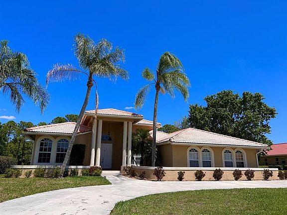 3rd image of 8023 Plantation Lakes Dr