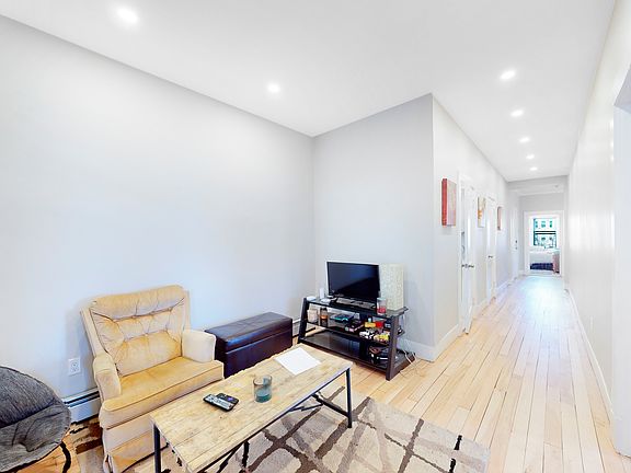 5th image of 1284 Commonwealth Ave APT 7