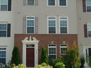 42985 Edgewater St, Chantilly, VA 20152