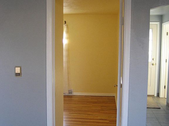 5th image of 2859 N Garfield St