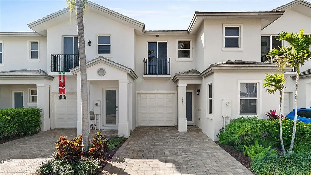 3 bed, 3.0 bath, 1734 sqft, $3,600 — Photo 2