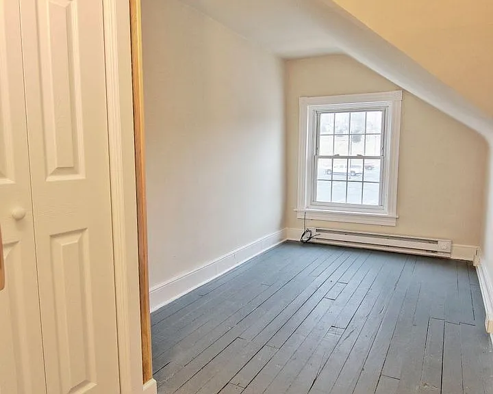 451 W 2nd St — Photo 19