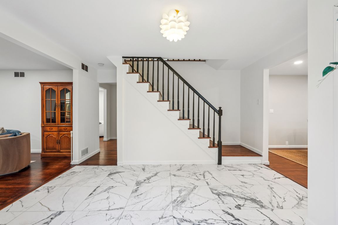 next background image