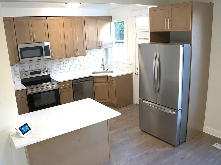 117 S Wickham Rd — Photo 45