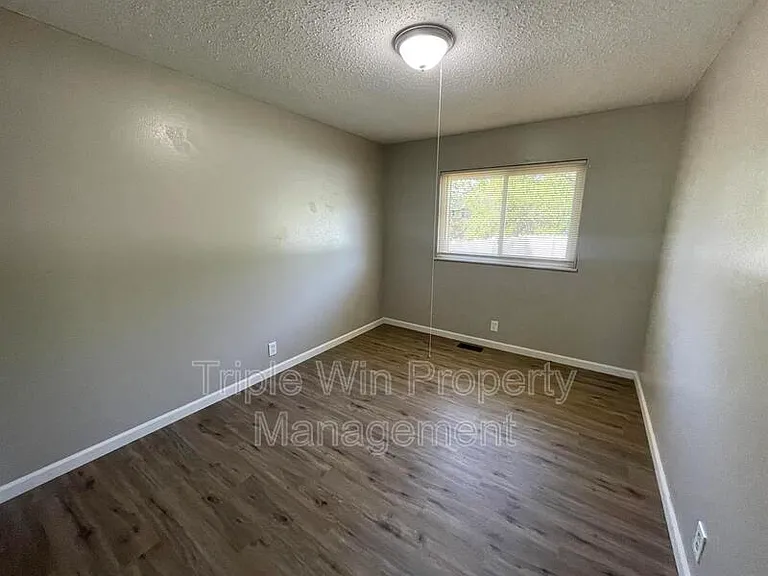2415 Stoney End Ct — Photo 23