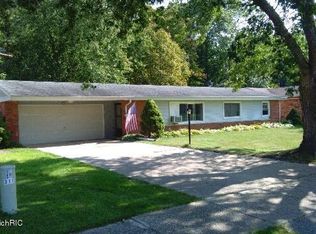 315 Timber Dr, Coloma, MI 49038