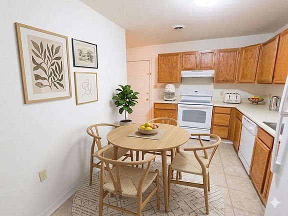 3rd image of 610 Race St APT 4