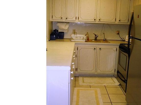 4th image of 23 Upminster Dr #A