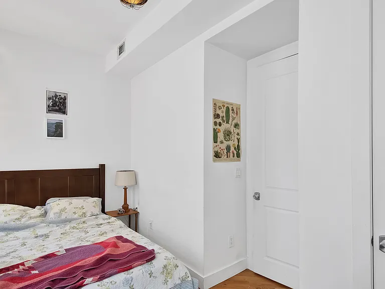 382 Quincy St #3 — Photo 9