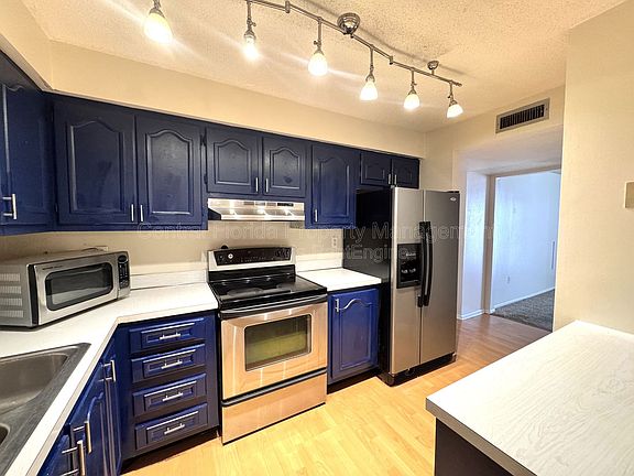 3rd image of 514 Orange Dr APT 26
