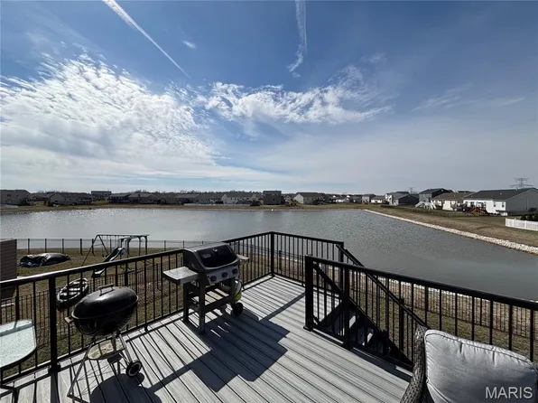 317 Palisades Ct, Saint Charles, MO 63301