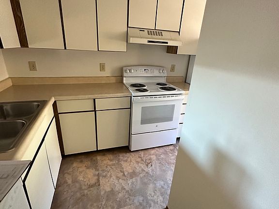 3rd image of 2369 S Burberry Ln