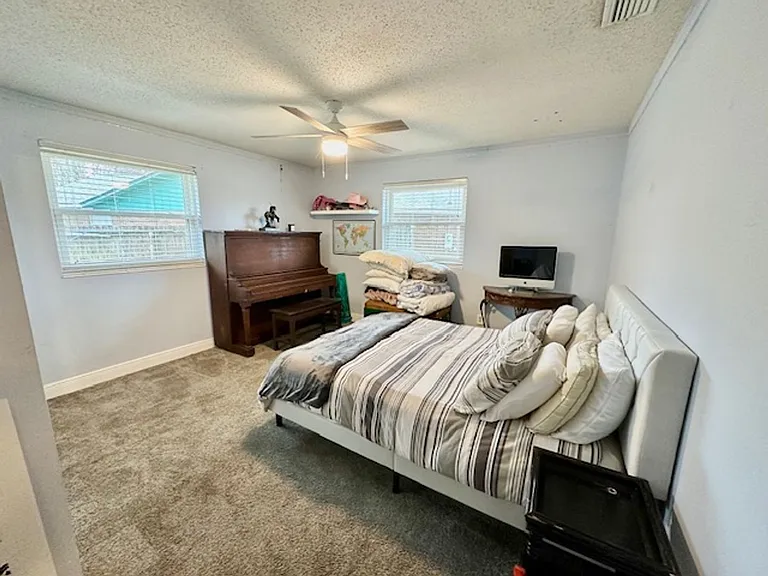 203 Hastings Ct — Photo 24