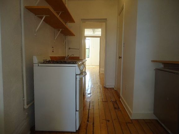 5th image of 136 Dikeman St APT 3L