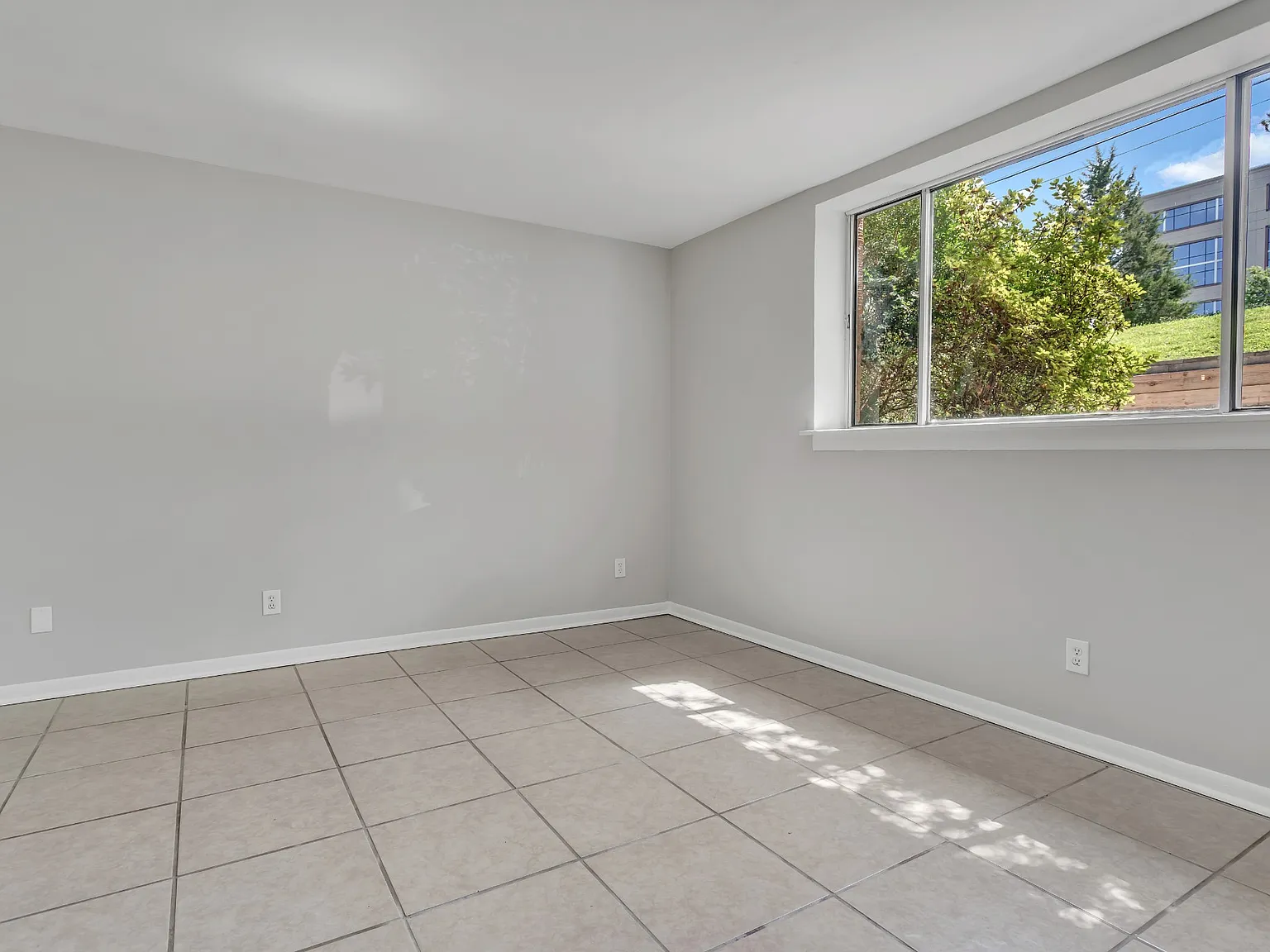 2 bed, 1.0 bath, 924 sqft, $1,500 — Photo 4