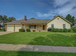 1024 SE Dover Dr, Lees Summit, MO 64081