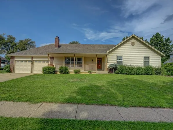 1024 SE Dover Dr, Lees Summit, MO 64081