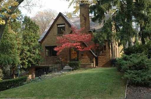 2nd image of 500 Rosewood Ave