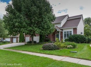 15118 Wildwood Dr, Clive, IA 50325