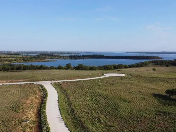 1040 Waters Edge Dr, Sanger, TX 76266