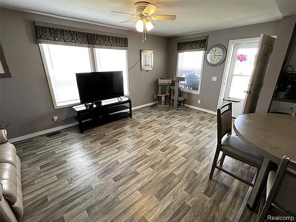 5th image of 15376 Enchante Dr