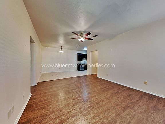 3rd image of 10319 Lone Pine Ln