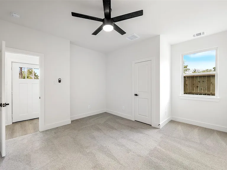 947 Green Meadow Ln #B — Photo 9