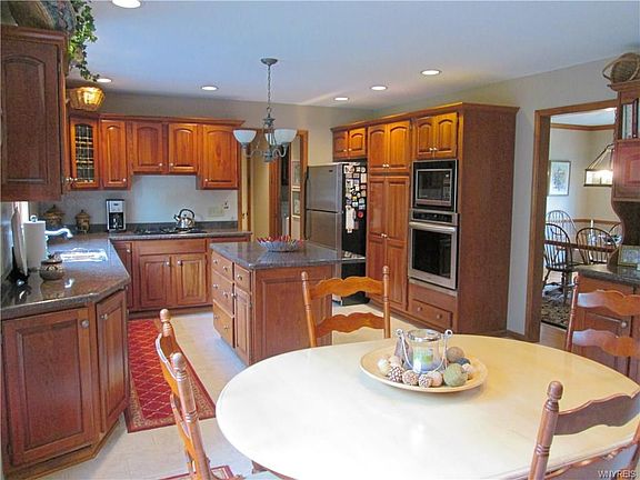 3rd image of 10720 Rosewood Ln
