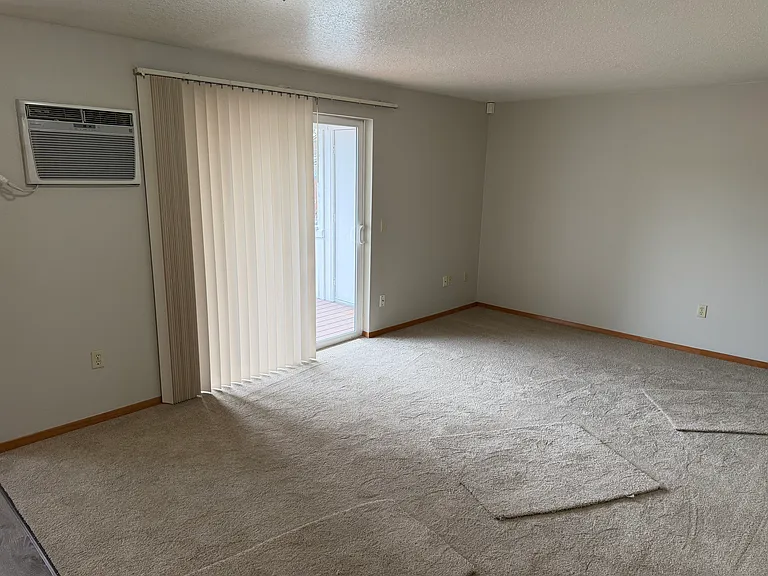 Eagle Crest Apartments — Photo 37