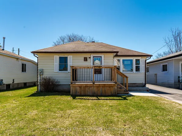14 Wolfe St, Penetanguishene, ON L9M 1B9